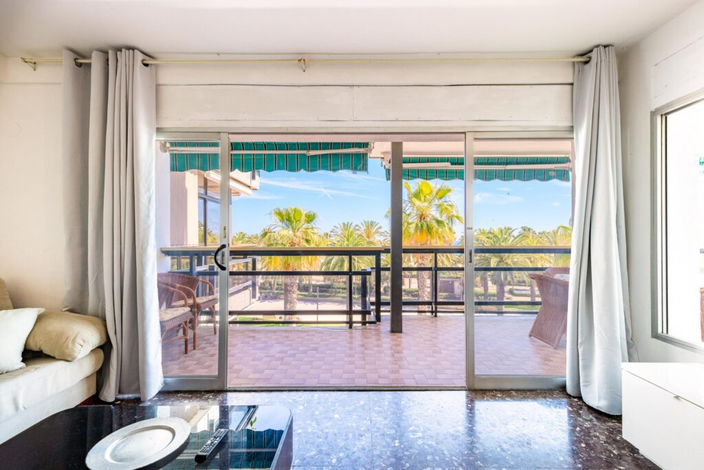 Apartment rental in Salou with kitchen